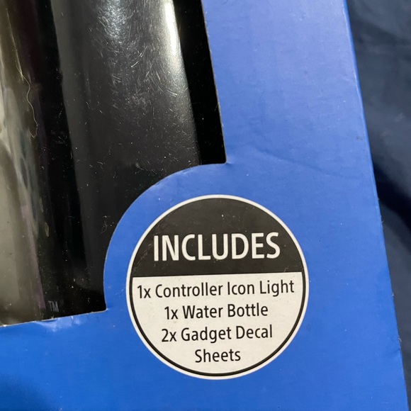 💙 HOST PICK 💙- Perfect gamer gift set - Picture 3 of 4